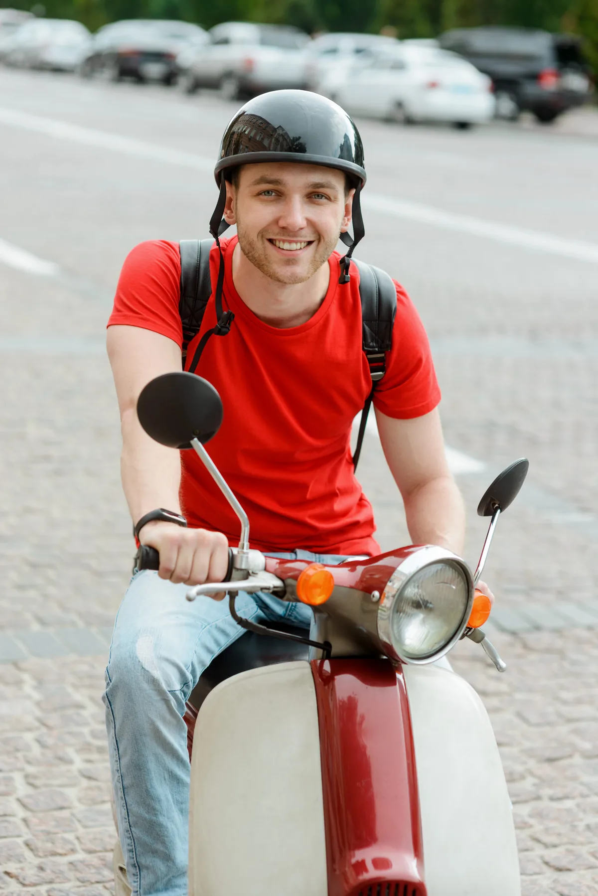 Person på moped sett forfra